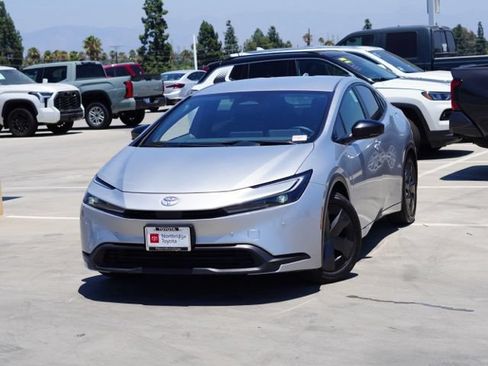Used 2024 Toyota Prius LE FWD image 5