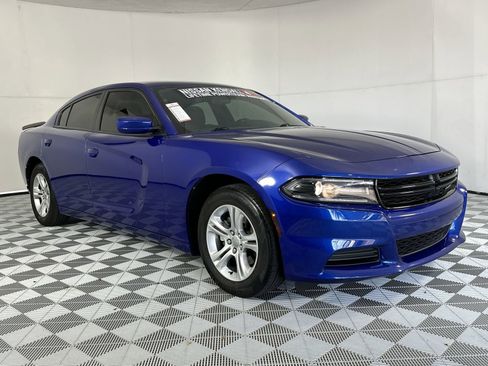 Used 2021 Dodge Charger SXT RWD image 2