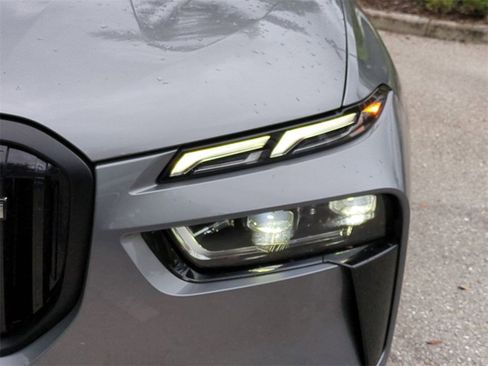 New 2026 BMW X7 M60i image 9