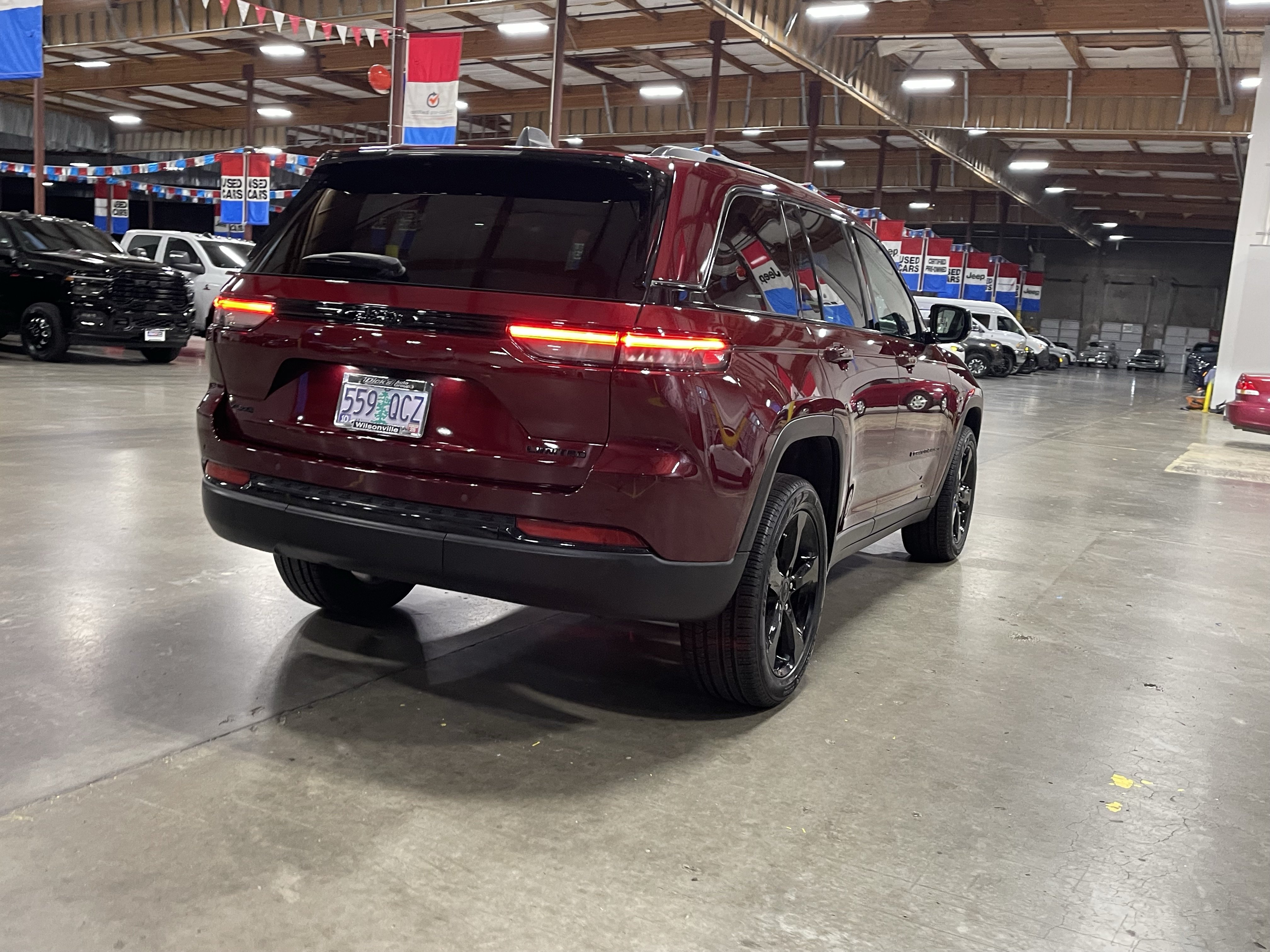 Certified 2024 Jeep Grand Cherokee Limited w/ Black Appearance Package AWD/4WD image 5