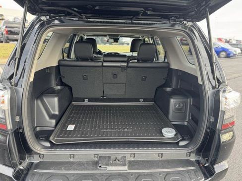 Certified 2024 Toyota 4Runner TRD Off-Road Premium image 9