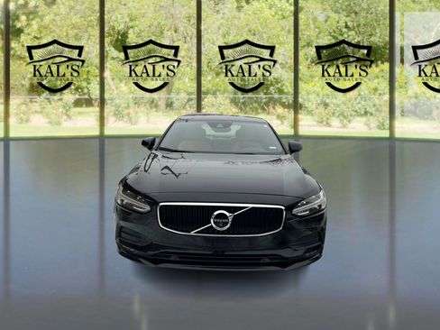 Used 2017 Volvo S90 T6 Momentum w/ Vision Package image 2