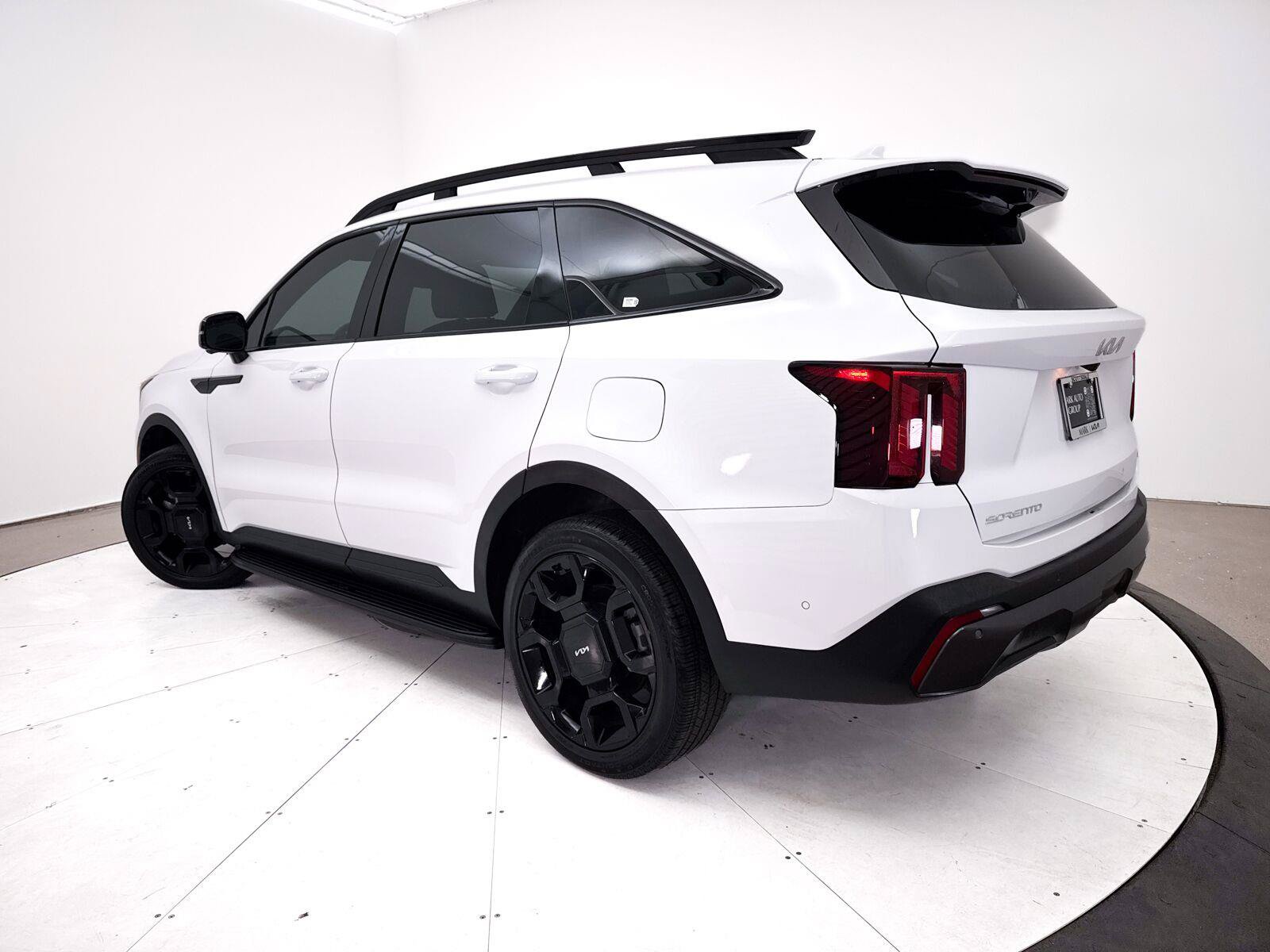 Used 2024 Kia Sorento SX Prestige w/ Sage Leather Package AWD/4WD image 2