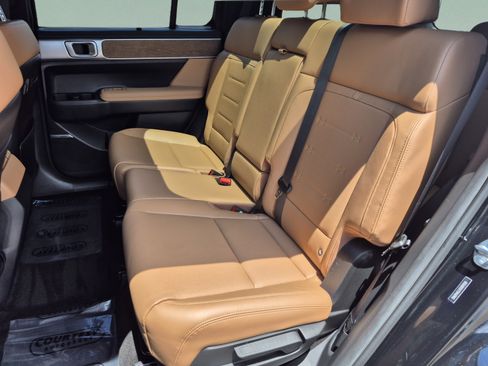 Certified 2025 Hyundai Santa Fe Limited FWD image 19