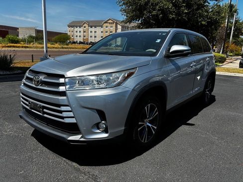 Used 2019 Toyota Highlander Plus FWD image 14