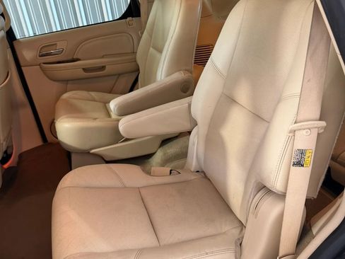 Used 2007 Cadillac Escalade AWD w/ Information Package image 16