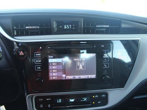 Used 2019 Toyota Corolla LE FWD image 23