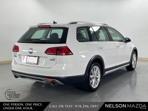 Used 2017 Volkswagen Golf Alltrack S image 6