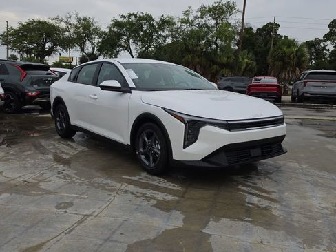 New 2026 Kia K4 FWD image 2