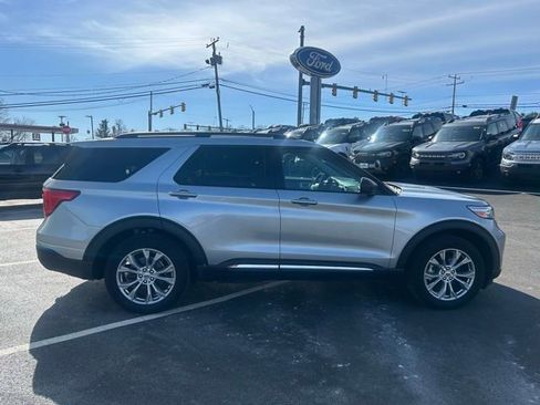 Used 2023 Ford Explorer XLT w/ Equipment Group 202A image 2