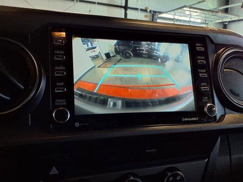 Used 2020 Toyota Tacoma TRD Off-Road w/ Technology Package image 19