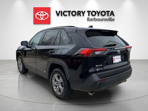 Used 2022 Toyota RAV4 XLE image 6