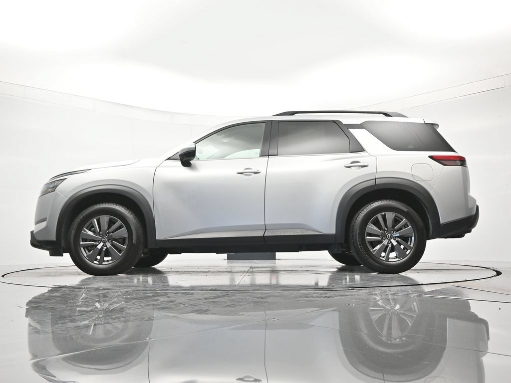 Used 2025 Nissan Pathfinder SV FWD image 44