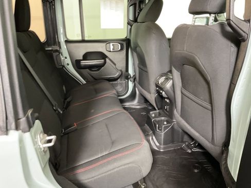 Used 2023 Jeep Wrangler Unlimited Rubicon w/ Cold Weather Group AWD/4WD image 21