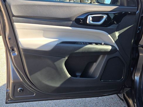 Used 2022 Jeep Compass Limited image 19