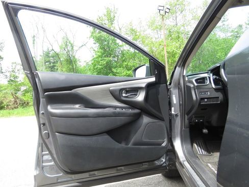 Used 2018 Nissan Murano SV w/ Premium Package AWD/4WD image 9