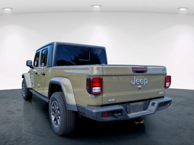 Used 2020 Jeep Gladiator Overland w/ Cold Weather Group AWD/4WD image 19