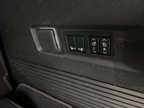 Used 2022 Chevrolet Tahoe LT w/ Luxury Package image 39