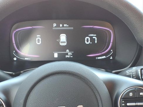 Used 2025 Kia Soul LX w/ LX Technology Package FWD image 11