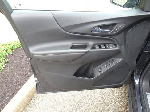 Used 2022 Chevrolet Equinox Premier FWD image 12