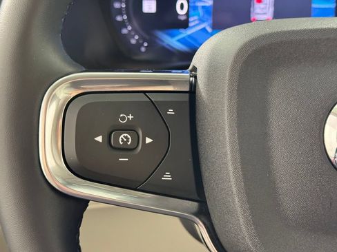 Certified 2025 Volvo XC40 B5 Plus AWD/4WD image 30