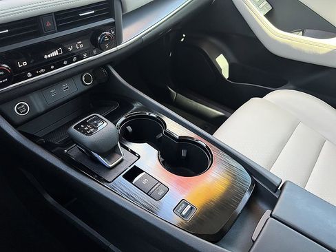 Certified 2023 Nissan Rogue SV w/ SV Premium B Package FWD image 27