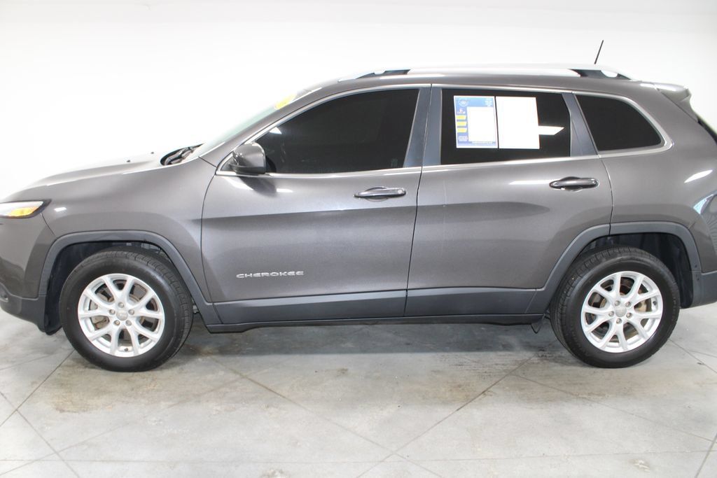 Used 2018 Jeep Cherokee Latitude Plus FWD image 7