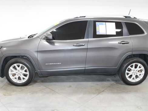 Used 2018 Jeep Cherokee Latitude Plus FWD image 7