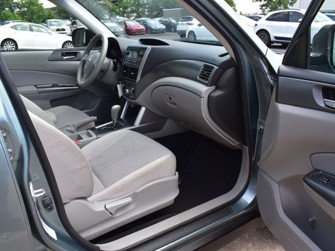 Used 2011 Subaru Forester 2.5X Premium w/ All-Weather Pkg AWD/4WD image 17