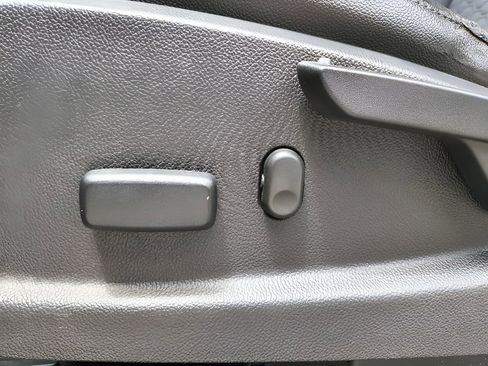 Used 2018 Chevrolet Colorado Z71 AWD/4WD image 11
