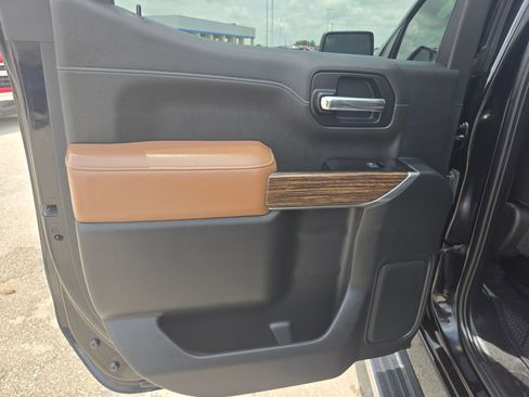 Used 2019 Chevrolet Silverado 1500 High Country w/ Technology Package AWD/4WD image 14