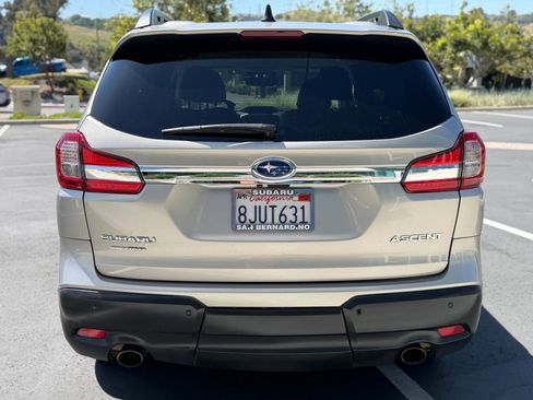 Used 2019 Subaru Ascent Premium image 3