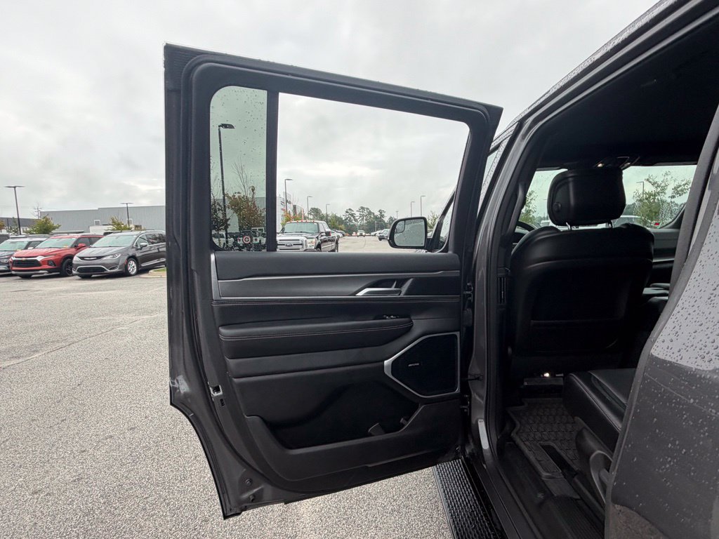 Used 2024 Jeep Wagoneer Series II AWD/4WD image 58