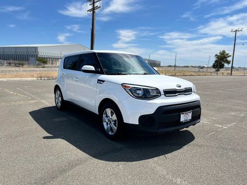 Used 2017 Kia Soul FWD image 3