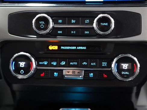 Used 2022 Ford F250 Lariat w/ Black Appearance Package image 27