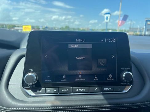 Used 2024 Nissan Rogue SV FWD image 35