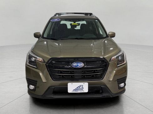 Used 2022 Subaru Forester Premium image 3