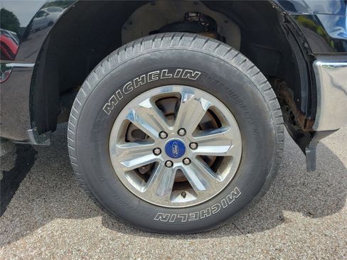 Used 2018 Ford F150 XLT w/ Equipment Group 301A Mid AWD/4WD image 4