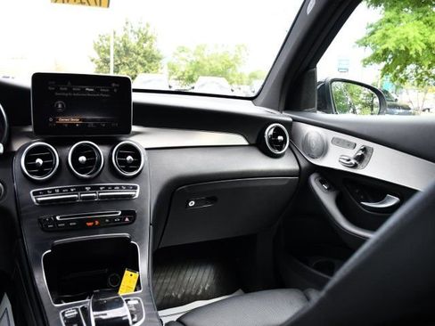 Used 2019 Mercedes-Benz GLC 300 4MATIC image 18