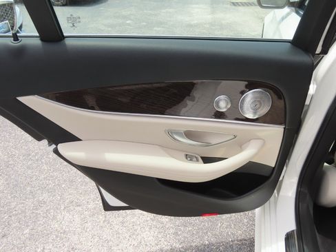 Used 2019 Mercedes-Benz E 300 image 18