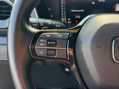 Used 2025 Honda Pilot Black Edition image 17