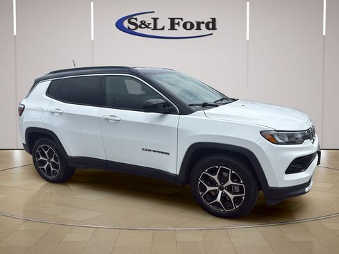 Used 2025 Jeep Compass Limited AWD/4WD image 10