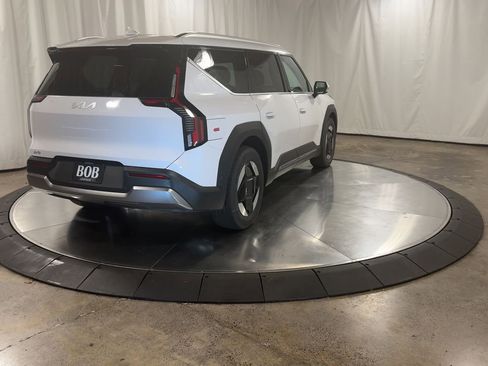 New 2026 Kia EV9 Wind image 9