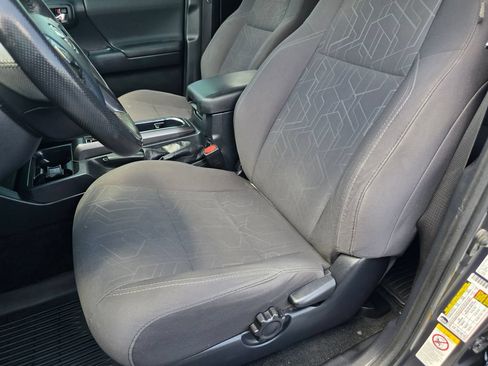 Used 2018 Toyota Tacoma TRD Off-Road AWD/4WD image 22