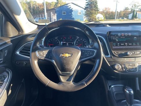 Used 2018 Chevrolet Malibu LT image 10