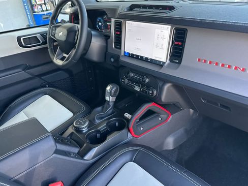 New 2026 Ford Bronco Outer Banks w/ Sasquatch Package AWD/4WD image 14