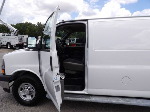 Used 2020 Chevrolet Express 2500 w/ Driver Convenience Package image 13