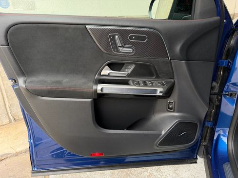 Used 2024 Mercedes-Benz GLB 250 4MATIC image 19