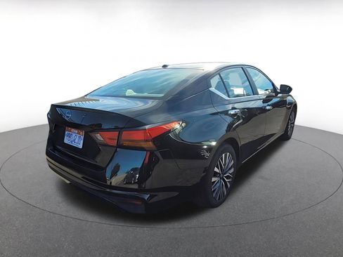 Used 2025 Nissan Altima 2.5 SV image 8