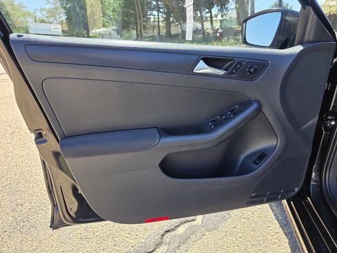 Used 2011 Volkswagen Jetta S FWD image 13